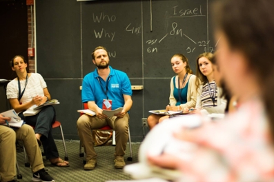 Rachel Fish and Chen Arad with a student group